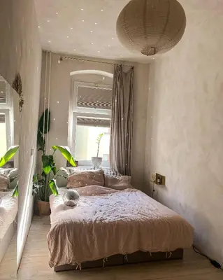 Ein Bett oder Betten in einem Zimmer der Unterkunft 70sqm Creative Design Apartment in Berlin city center - 3 rooms - balcony - walk in shower - design kitchen