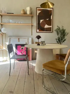 Ein Sitzbereich in der Unterkunft 70sqm Creative Design Apartment in Berlin city center - 3 rooms - balcony - walk in shower - design kitchen