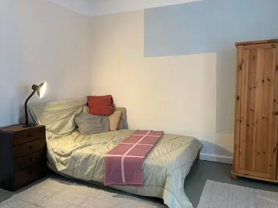 Ein Bett oder Betten in einem Zimmer der Unterkunft 1,5 Zimmer am See, for business travellers only