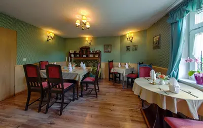 Ein Restaurant oder anderes Speiselokal in der Unterkunft Hotel & Restaurant Landhaus Hönow