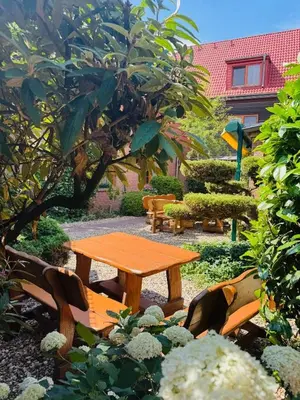 Ein Garten an der Unterkunft Hotel & Restaurant Landhaus Hönow