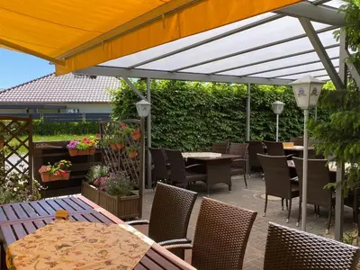 Ein Garten an der Unterkunft Hotel & Restaurant Landhaus Hönow