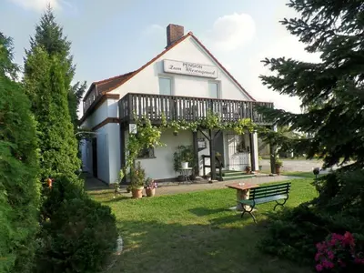 Ein Garten an der Unterkunft Pension zum Wiesengrund - Doppelzimmer