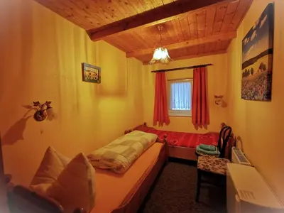 Ein Bett oder Betten in einem Zimmer der Unterkunft Pension zum Wiesengrund - Ferienwohnung