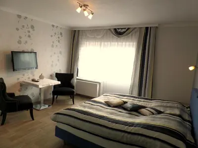 Ein Bett oder Betten in einem Zimmer der Unterkunft Pension zum Wiesengrund - Zimmer mit Singleküche