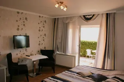 Ein Bett oder Betten in einem Zimmer der Unterkunft Pension zum Wiesengrund - Zimmer mit Singleküche