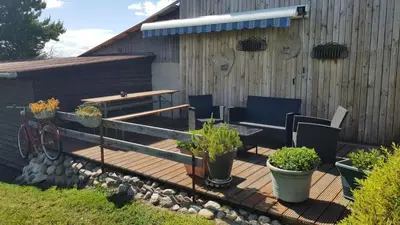 Ein Garten an der Unterkunft Pension zum Wiesengrund - Zimmer mit Singleküche