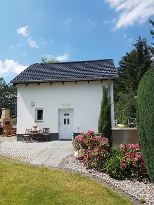 Das Gebäude in dem sich das Ferienhaus befindet