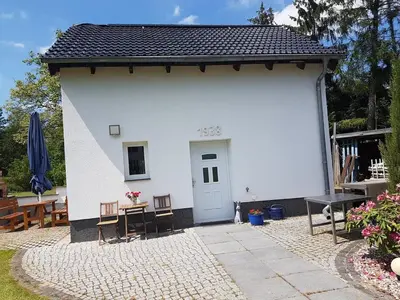 Das Gebäude in dem sich das Ferienhaus befindet