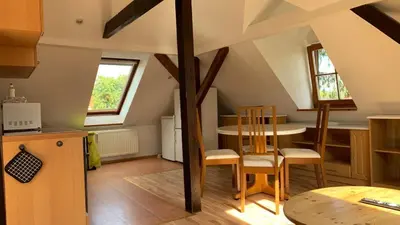 Ein Sitzbereich in der Unterkunft Schöne möblierte Dachgeschosswohnung in Fürstenwalde
