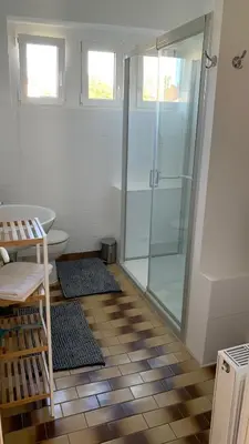 Ein Badezimmer in der Unterkunft Möblierte Wohnung in Fürstenwalde für bis zu 8 Personen
