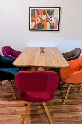 Ein Sitzbereich in der Unterkunft Großzügiges Familien-Apartment im Herzen Lübbens