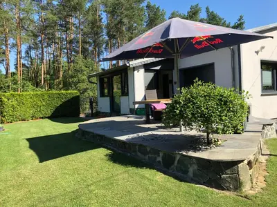 Ein Garten an der Unterkunft Ferienhaus Hermine in Schwielowsee