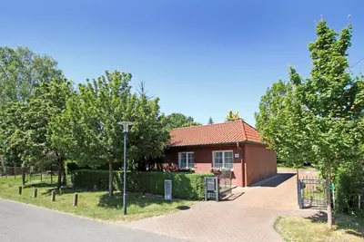 Das Gebäude in dem sich das Ferienhaus befindet