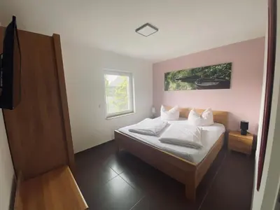 Ein Bett oder Betten in einem Zimmer der Unterkunft Spreewaldferienhäuser am Deich