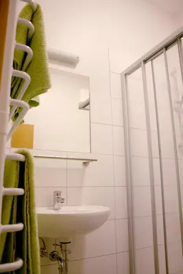 Ein Badezimmer in der Unterkunft Lindencafe Luckenwalde