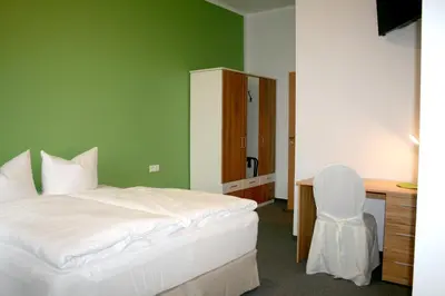 Ein Bett oder Betten in einem Zimmer der Unterkunft Lindencafe Luckenwalde