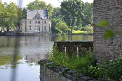 Blick auf einen Fluss in der Nähe des Hotels