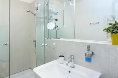 Ein Badezimmer in der Unterkunft Modern Apartment in the Luxury Complex Marthashof