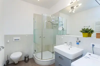 Ein Badezimmer in der Unterkunft Modern Apartment in the Luxury Complex Marthashof