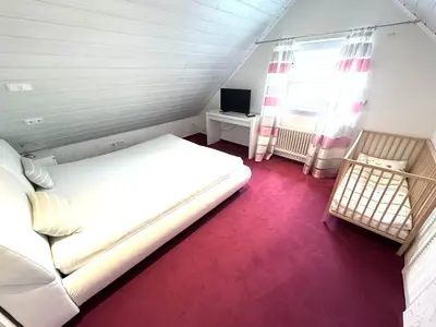 Ein Bett oder Betten in einem Zimmer der Unterkunft Fewo Am Krongut Bornstedt