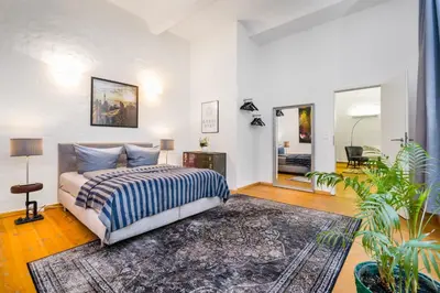 Ein Bett oder Betten in einem Zimmer der Unterkunft The Melchior, Luxury Industry Loft in Mitte, group & family friendly, 2 bath rooms, big dining table, ideal for 4 - 6 Guests