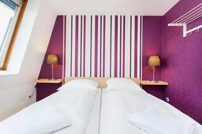 Ein Bett oder Betten in einem Zimmer der Unterkunft The Danziger, 2 unique roof top units in PrenzlauerBerg, group & family friendly, from 2 up to 7 Guests