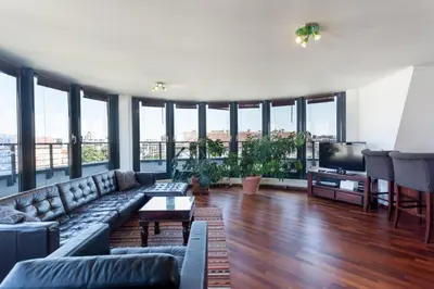 Ein Sitzbereich in der Unterkunft The Danziger, 2 unique roof top units in PrenzlauerBerg, group & family friendly, from 2 up to 7 Guests