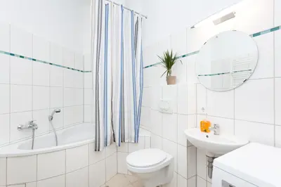 Ein Badezimmer in der Unterkunft TheBödiker Group & Family Apartment, 3 BR, 1 Living room, 2 Bathrooms, ideal for bigger groups of 4 -9 Guests
