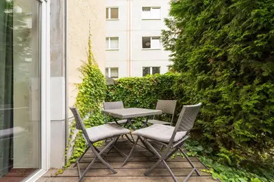 Ein Garten an der Unterkunft TheBödiker Group & Family Apartment, 3 BR, 1 Living room, 2 Bathrooms, ideal for bigger groups of 4 -9 Guests