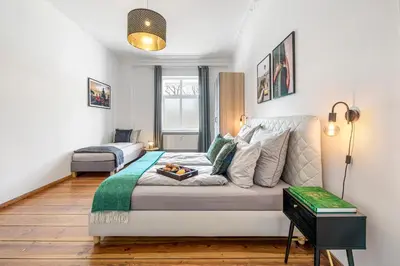 Ein Bett oder Betten in einem Zimmer der Unterkunft TheBödiker Group & Family Apartment, 3 BR, 1 Living room, 2 Bathrooms, ideal for bigger groups of 4 -9 Guests