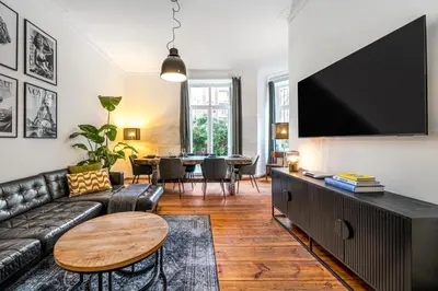 TV/Unterhaltungsangebot in der Unterkunft TheBödiker Group & Family Apartment, 3 BR, 1 Living room, 2 Bathrooms, ideal for bigger groups of 4 -9 Guests