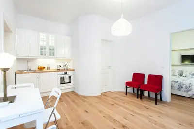 Küche/Küchenzeile in der Unterkunft Lofty Torstr Apartments, 4 unique units from 1-3 bedrooms in Mitte, ideal for families & groups, from 2 up to 8 Guests