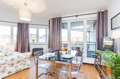 Ein Sitzbereich in der Unterkunft The Maybach - rooftop living XBerg, 1BR, 1 living room, group & family friendly, 2 - 4 Guests