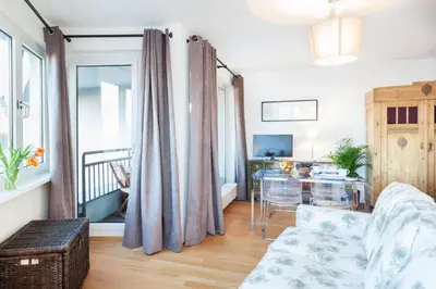 TV/Unterhaltungsangebot in der Unterkunft The Maybach - rooftop living XBerg, 1BR, 1 living room, group & family friendly, 2 - 4 Guests