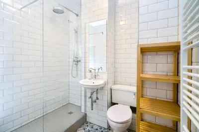 Ein Badezimmer in der Unterkunft The Rheinsberger Mitte, 80m2, 2BR & Living Room, downtown location, Sleeps 6