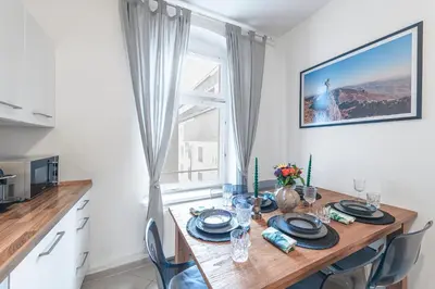 Küche/Küchenzeile in der Unterkunft The Rheinsberger Mitte, 80m2, 2BR & Living Room, downtown location, Sleeps 6