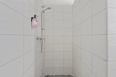 Ein Badezimmer in der Unterkunft Apartment Uthman Berlin-Neukölln