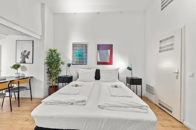 Ein Bett oder Betten in einem Zimmer der Unterkunft primeflats - Apartment Leberstr 58 Berlin Schöneberg