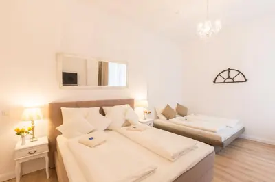 Ein Bett oder Betten in einem Zimmer der Unterkunft FRITZ by ROCKCHAIR Apartments l SUPERHOST Status l 3 Bedrooms Boxspringbeds 2 Bathrooms 2 Kitchen - Cozy Family & Business Flair welcomes you!