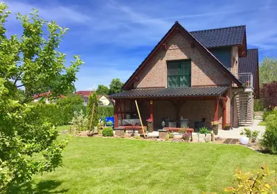Ein Garten an der Unterkunft Spreewäldchen
