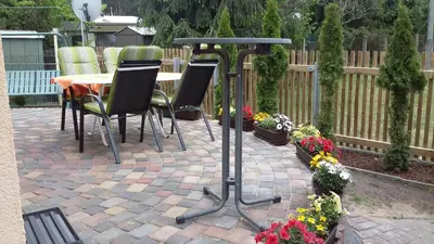 Ein Balkon oder eine Terrasse in der Unterkunft Spreewaldhäuser Golinski mit Kamin am Neuendorfer See