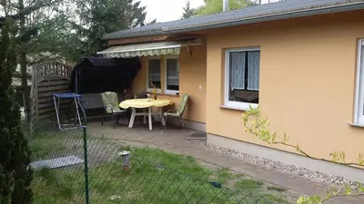 Das Gebäude in dem sich das Ferienhaus befindet