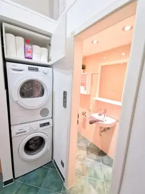 Ein Badezimmer in der Unterkunft GASTEIN by ROCKCHAIR Apartments l SUPERHOST Status l 2 Bedrooms Boxspringbeds 1,5 Bathrooms - Cozy Family & Business Flair welcomes you!