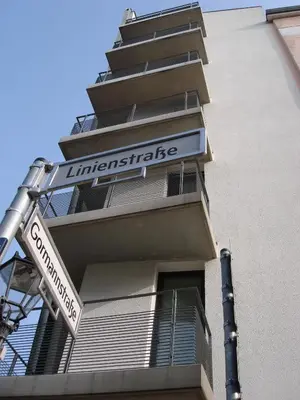 Das Gebäude in dem sich das Aparthotel befindet