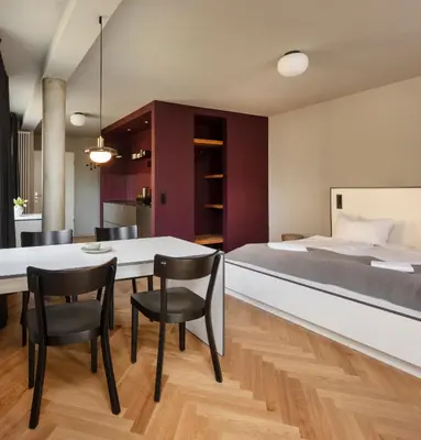 Ein Bett oder Betten in einem Zimmer der Unterkunft Karlito Apartmenthaus