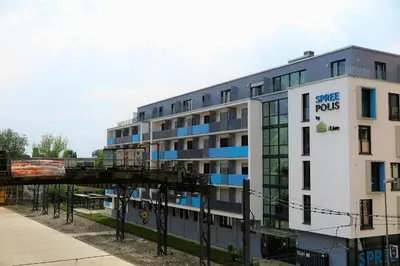 Das Gebäude in dem sich das Aparthotel befindet
