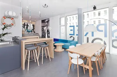 Ein Sitzbereich in der Unterkunft Spreepolis Boardinghaus