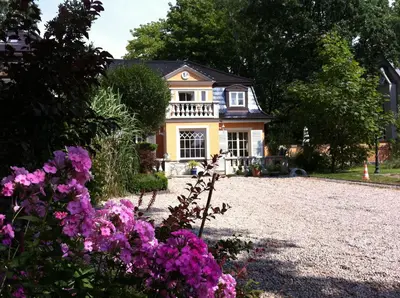 Ein Garten an der Unterkunft Yacht- , und Reisemobilhafen 