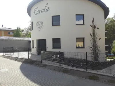 Das Gebäude in dem sich das Ferienhaus befindet